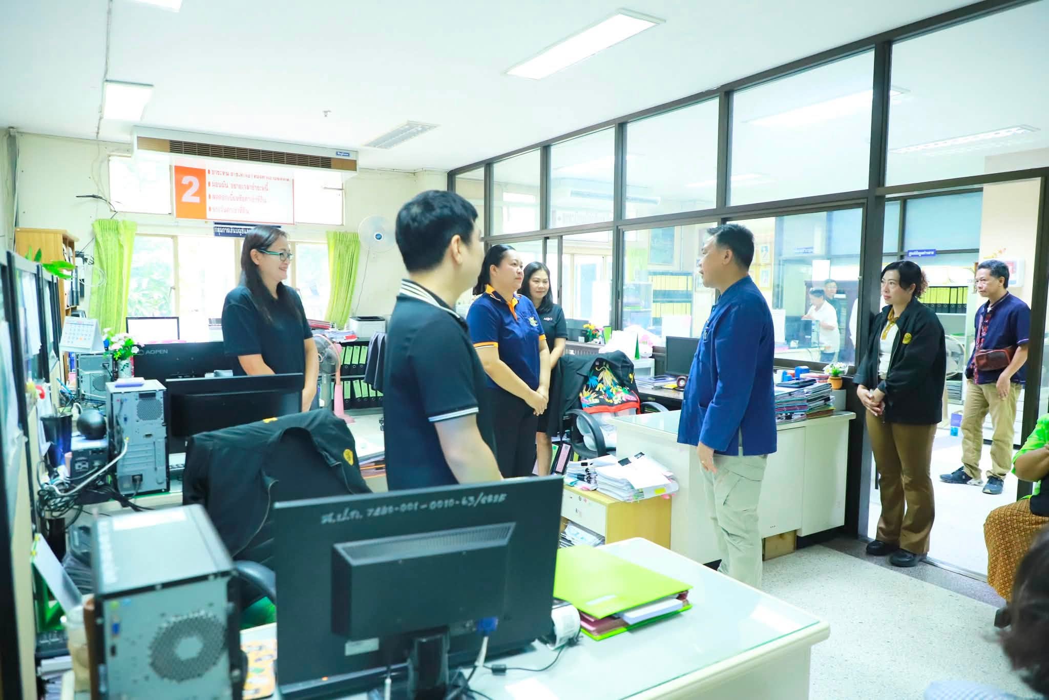 title - รองเลขาธิการ ส.ป.ก. ลงพื้นที่ตรวจเยี่ยม ส.ป.ก.มหาสารคาม พร้อมมอบโฉนดเพื่อการเกษตรให้แก่เกษตรกร